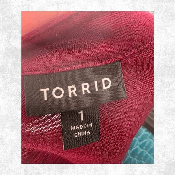 Torrid Wine Lace Cold Shoulder Top – Plus Size 1 (14–16) | Burgundy Keyhole Blou - Picture 5 of 6